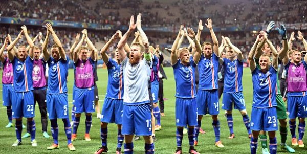 Màn ăn mừng 'Viking' của Iceland sau chiến thắng lịch sử