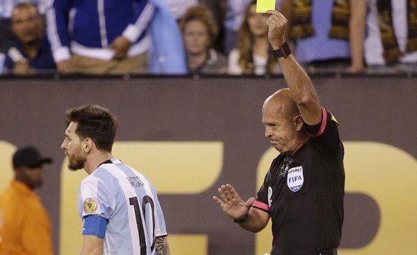 VIDEO: Hành động không đẹp của Messi ở trận chung kết Copa America