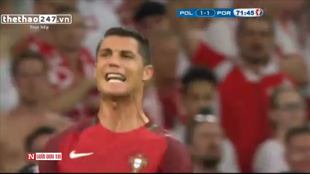 VIDEO: Ronaldo nổi cáu sau cú tạt bóng của Nani