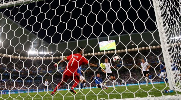 VIDEO: Ozil ghi bàn mở tỷ số (Đức 1-0 Italia)