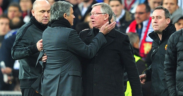 Sir Alex tận tình ‘khuyên bảo’ HLV Mourinho trong ngày ra mắt MU