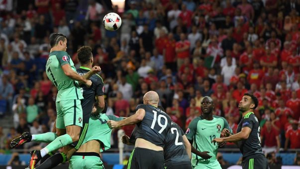 VIDEO: Ronaldo đánh đầu hiểm hóc mở tỷ số cho Bồ Đào Nha