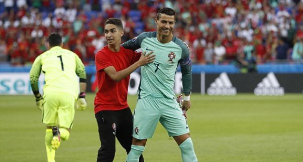 VIDEO: Hình ảnh đẹp của Ronaldo ở trận Bồ Đào Nha - Wales
