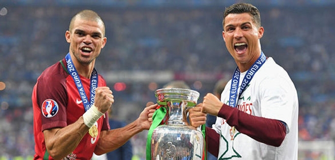 Ronaldo và Pepe sánh ngang thành tích của Torres-Mata