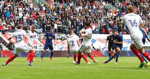 VIDEO: Pereira ghi bàn đẹp mắt trong vòng cấm (Man Utd 2-0 Wigan)