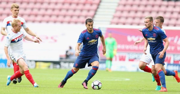 VIDEO: Màn ra mắt ấn tượng của Mkhitaryan trong màu áo Man Utd