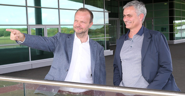 Ed Woodward hủy chuyến du đấu, kích hoạt bom tấn cho MU