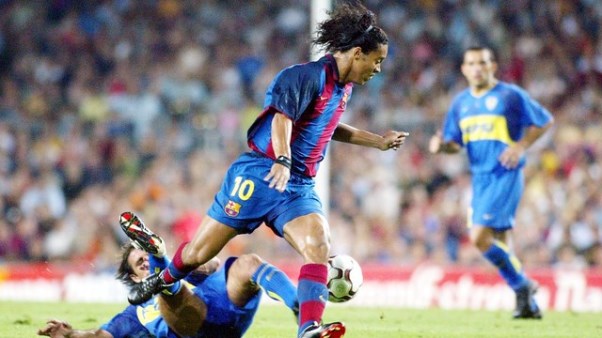 VIDEO: Những pha bóng đầy 'ma thuật' của Ronaldinho