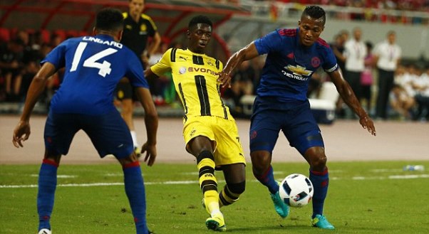 VIDEO: Pha solo ghi bàn tuyệt đỉnh của sao trẻ Dortmund trước Man Utd