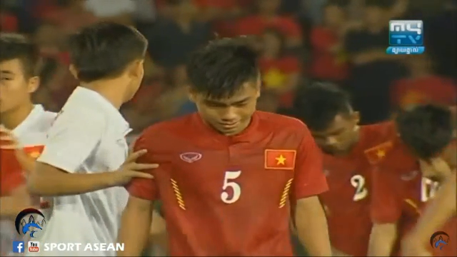 Cầu thủ U16 Việt Nam òa khóc sau thất bại đáng tiếc trước người Úc