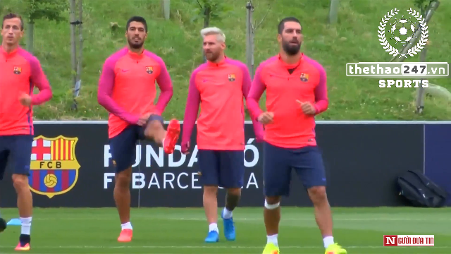 VIDEO: Messi lần đầu 'khoe' tóc mới trong buổi tập cùng Barcelona
