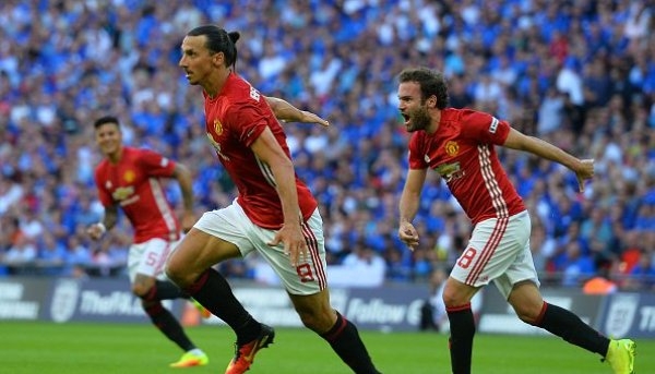 VIDEO: Ibrahimovic ghi bàn thắng chính thức đầu tiên cho Man Utd