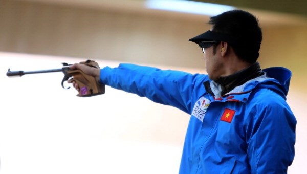 VIDEO: Phần thi 50 m súng ngắn của Hoàng Xuân Vinh ở Olympic 2012