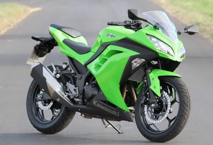Kawasaki đại hạ giá gần 30 triệu với 2 mẫu Z300 và Ninja 300