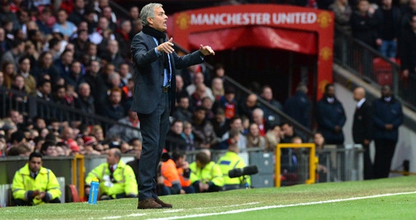 Mourinho kêu gọi fan MU biến Old Trafford thành 'chảo lửa'