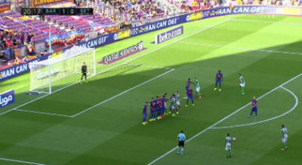 VIDEO: Cú sút phạt thành bàn đẹp mắt của cầu thủ Real Betis vs Barca