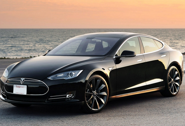 Chiếc xe tăng tốc nhanh thứ 3 thế giới - Tesla Model S
