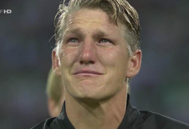 Bastian Schweinsteiger khóc nức nở ở trận cầu chia tay tuyển Đức
