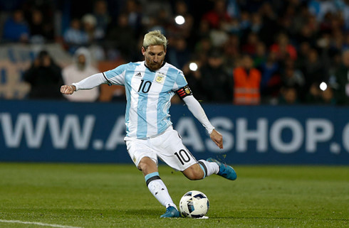 Lionel Messi dính chấn thương, bỏ lỡ trận kế tiếp cùng ĐT Argentina