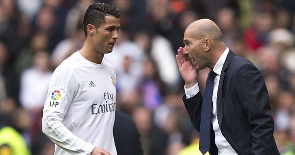 Ronaldo lại đưa HLV Zidane lên ‘mây xanh’