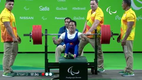 VIDEO: Lê Văn Công đoạt HCV cử tạ, phá kỷ lục thế giới tại Paralympic 2016