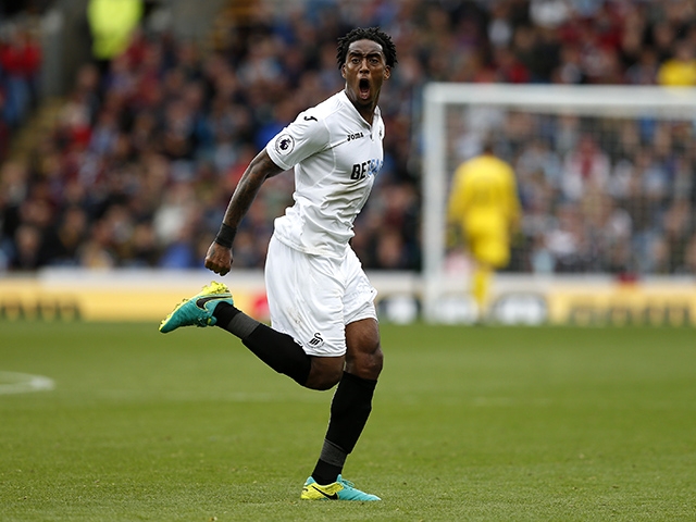 VIDEO: Swansea gây bất ngờ với bàn thắng nâng tỷ số lên 2-1