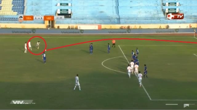 VIDEO: Cầu thủ U19 Lào sút phạt như Ronaldo từ khoảng cách 35m