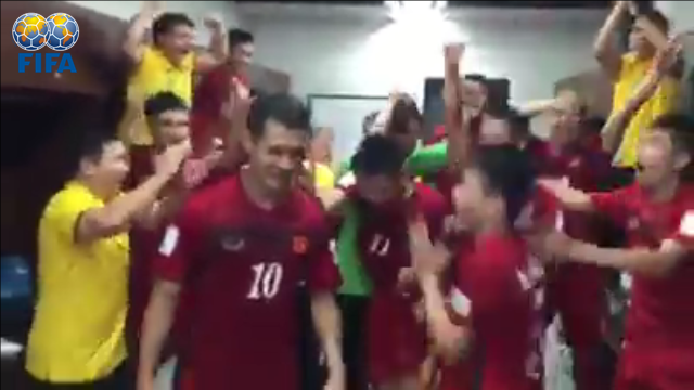 VIDEO: ĐT Futsal Việt Nam ăn mừng chiến tích lịch sử