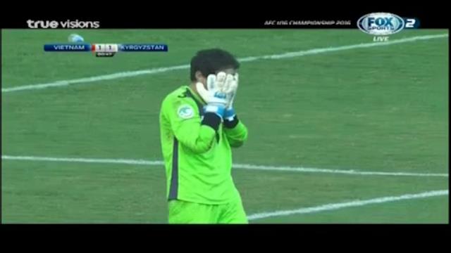 VIDEO: Thủ môn Kyrgyzstan phản lưới nâng tỷ số lên 2-1 cho U16 Việt Nam