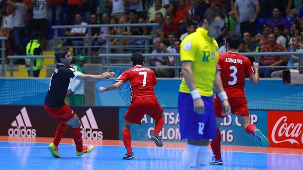 VIDEO: Iran đánh bại Brazil ở vòng 1/8 World Cup Futsal 2016