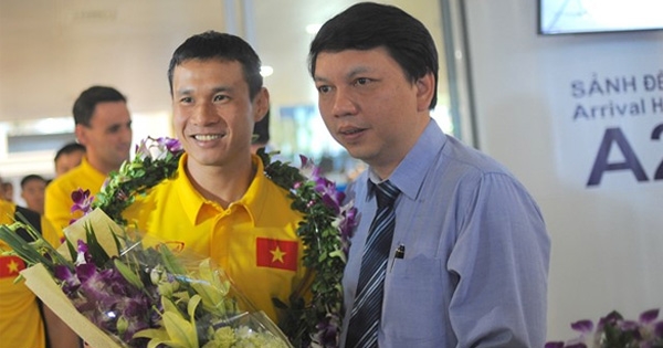 Futsal Việt Nam về nước, nhận thưởng lớn từ VFF