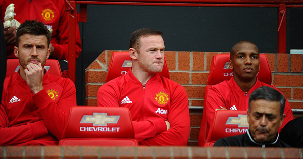 Mourinho lý giải việc để Rooney dự bị