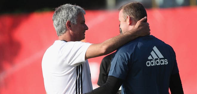 Mourinho tuyên bố có thể 'trảm' Rooney bất cứ lúc nào