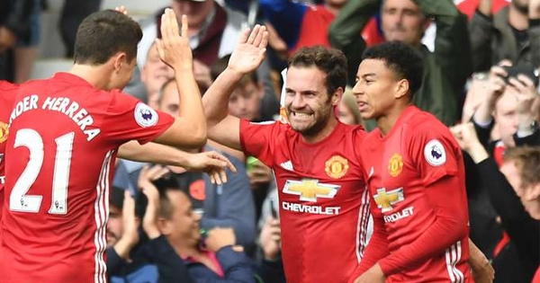 Juan Mata nói chuyện với Mourinho về tương lai