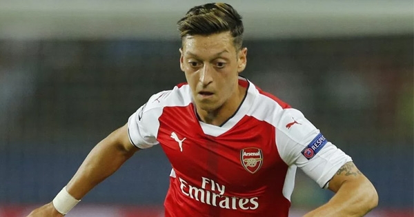 Arsenal ký hợp đồng đặc biệt với Mesut Ozil