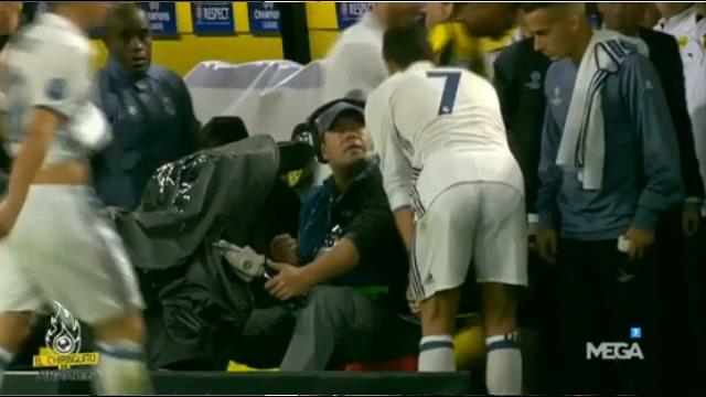 VIDEO: Hành động bất ngờ của Ronaldo khi bàn thắng bị việt vị