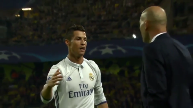 VIDEO: Ronaldo ăn mừng với HLV Zidane sau khi ghi bàn vs Dortmund