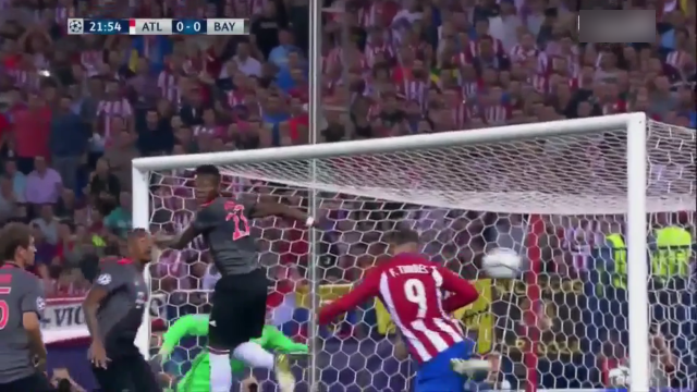 VIDEO: Torres bỏ lỡ khó tin từ khoảng cách 2m