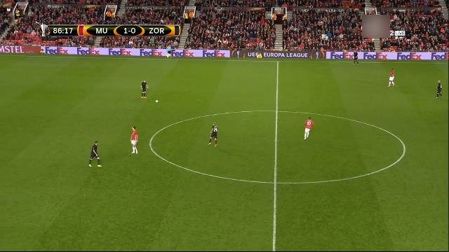 VIDEO: Phản ứng của Ibrahimovic trước cách chơi pressing của Rooney