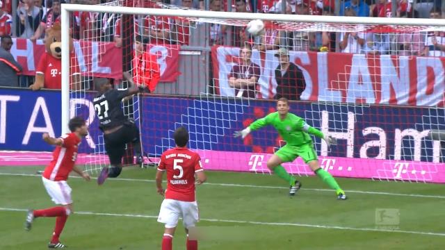 VIDEO: Manuel Neuer làm nền cho siêu phẩm đẹp nhất vòng 6 Bundesliga