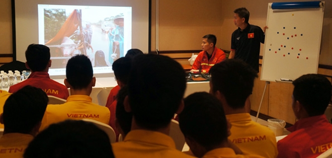 U19 Việt Nam chia sẻ với mất mát của đồng bào miền Trung bị lũ lụt