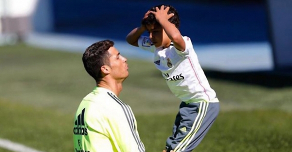 Con trai Ronaldo ghi bàn trong trận ra mắt CLB mới