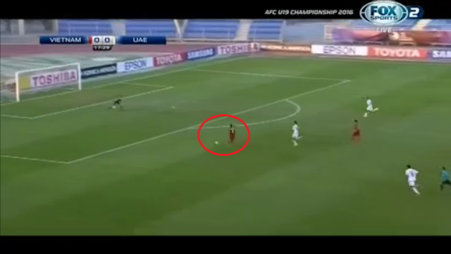 VIDEO: Đức Chinh bỏ lỡ đáng tiếc ở cơ hội đối mặt thủ môn U19 UAE