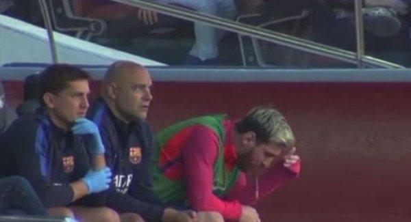 VIDEO: Messi nôn mửa trên ghế dự bị tại vòng 8 La Liga