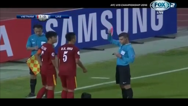 VIDEO: Trọng Đại nhận thẻ đỏ, U19 UAE gỡ hòa trên chấm 11m