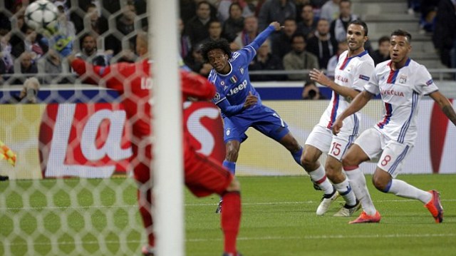 Video bàn thắng: Lyon 0-1 Juventus (Bảng H - Champions League)