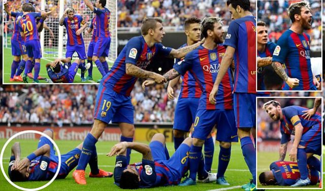 VIDEO: CĐV Valencia nổi giận, ném 'vật thể lạ' vào các cầu thủ Barca