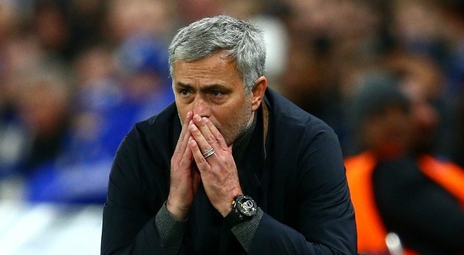Jose Mourinho tiếp tục nhận án phạt nặng