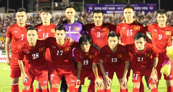 Trung vệ tuyển Việt Nam sang Thái Lan thi đấu