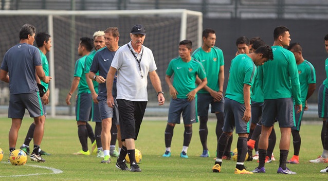 HLV Riedl muốn ghi nhiều bàn thắng vào lưới ĐT Việt Nam